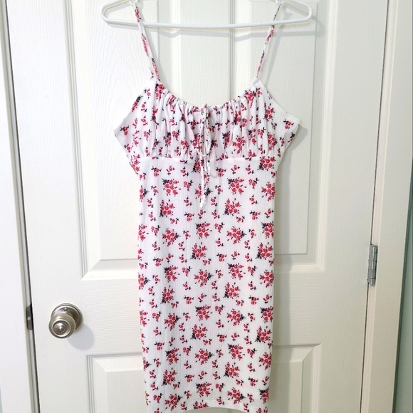 Floral dress - NEW without tag - Picture 1 of 4